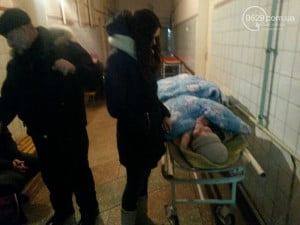 People of Mariupol self-organize to help the injured, defend their city