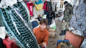 Les bénévoles ukrainiens aident l’armée