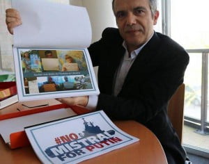 Communiqué De Presse – “No Mistrals For Putin”: Des Selfies D’opposants Pour L’Elysée