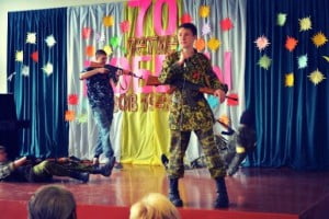 W szkole miasta Donieck dzieciom pokazały, jak zabijać Ukraińców (zdjęcia)