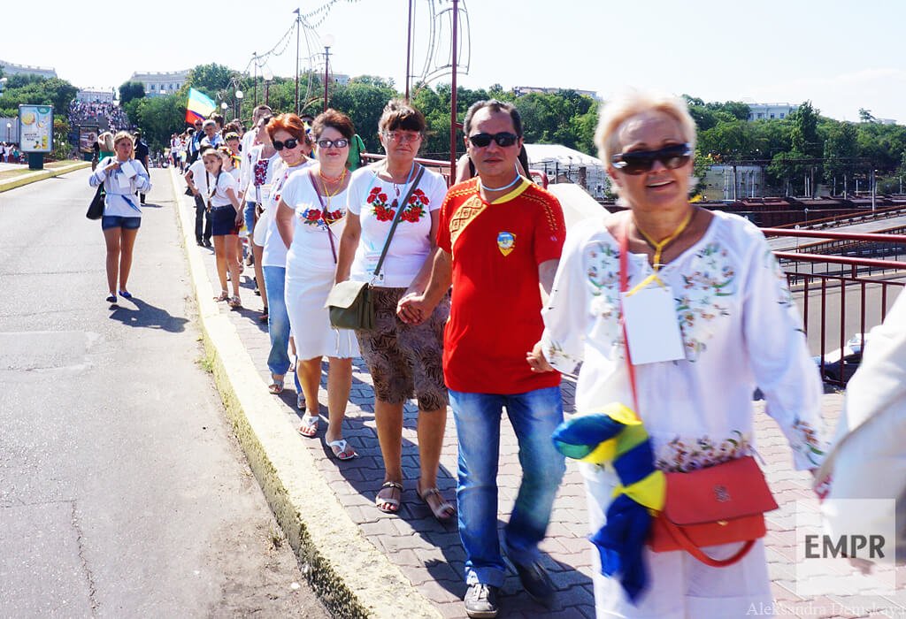 The chain starts on the top of the Potemkin Steps far behind these people