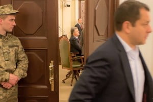 Poroshenko forces Ukrainian MPs to vote for the new Government