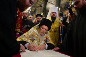 Ukrainian Orthodox Church becomes independent
