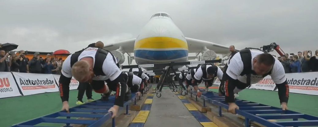 The World largest aircraft "Mriya" dragged for 4 meters by Ukrainian strongmen