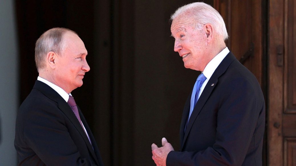 Biden: If Russian military forces move across the border and kill Ukrainian fighters, the USA will support Ukraine and break relations with Russia in a way that never happen even during the Cold War