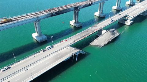 Russian occupiers suspend traffic on the Crimean Bridge
