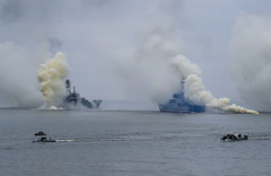 <strong>Russian warships in the Black Sea suggest preparations for possible missile strikes </strong>