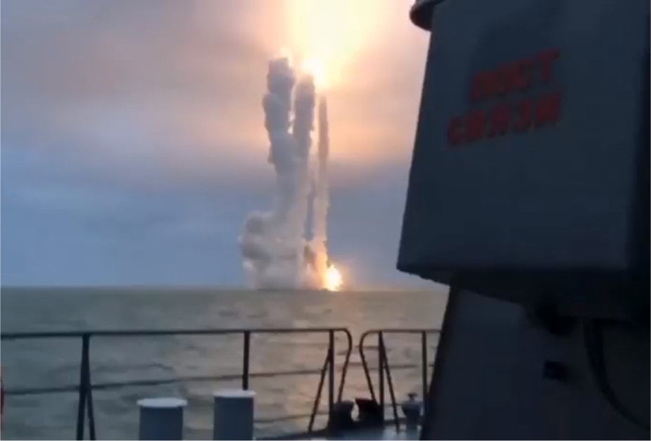 russian salvo of Kalibr cruise missiles increases in the Black Sea
