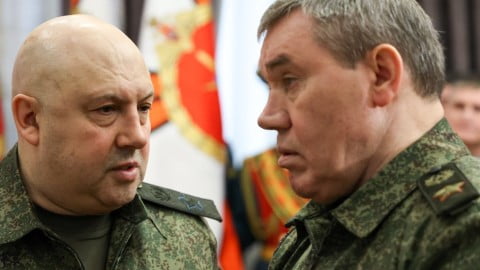 What means Surovikin's dismissal from "commander of the war with Ukraine"?
