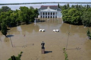 Kakhovka HPP disaster. Putin says – either get to the negotiating table or there will be dead earth