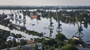 What does the Kremlin gain from the Kakhovka HPP blow up?