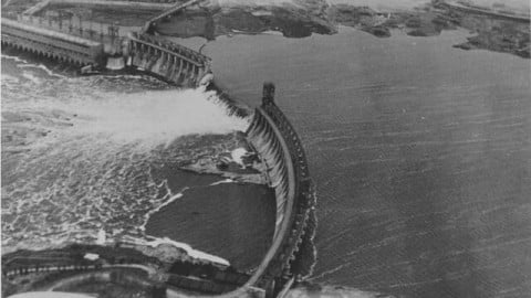 The russian forces blew up the Kakhovka HPP at night