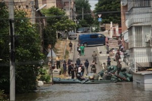russian fire targeted evacuation group in Kherson region