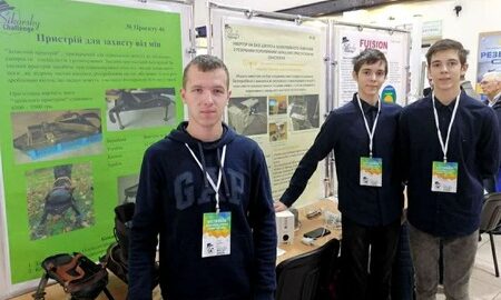 Kyiv schoolboy developed anti-mine "Spider boots"