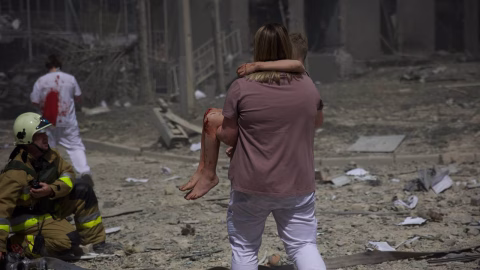 Five buildings of Kyiv's Central Children Hospital Okhmatdyt were Damaged, Children and Doctors Remain Under the Rubble