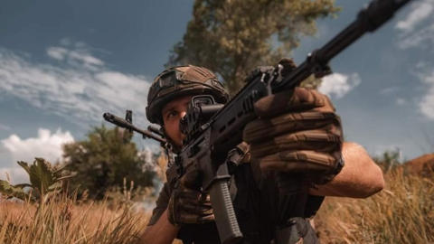 Ukrainian paratroopers have made another breakthrough across the Russian border