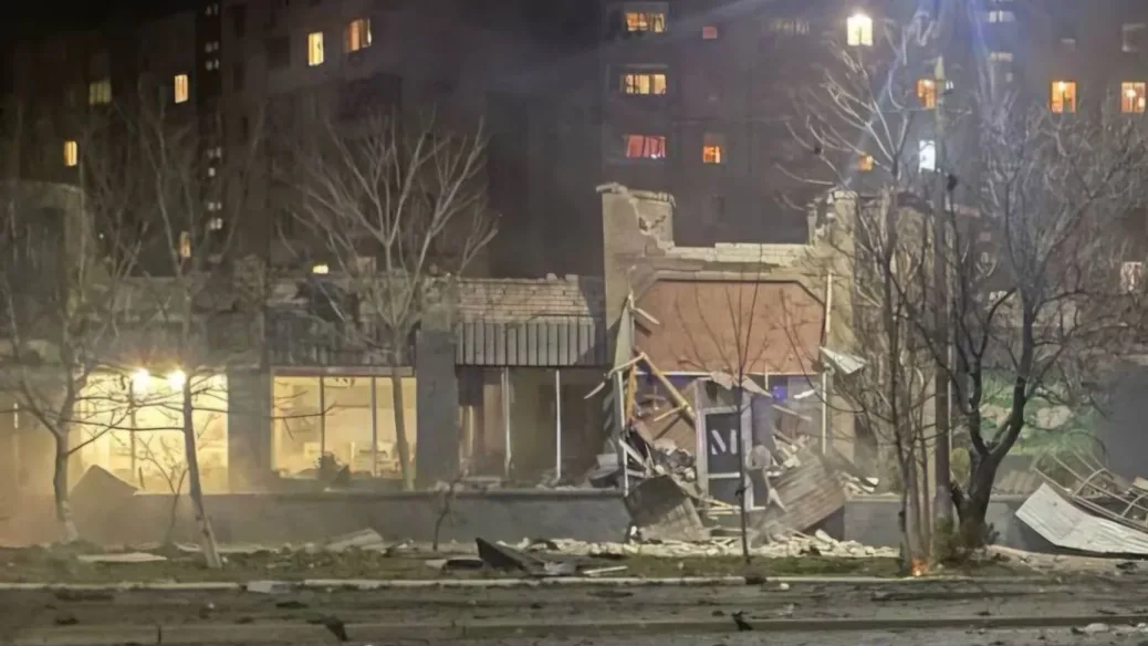 Russian ballistic missiles attack residential area of ​​Kryvyi Rih: 12 injured, including a baby
