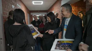 Ukrainian girl rescued from russian occupation gifted a photo to German Foreign Minister