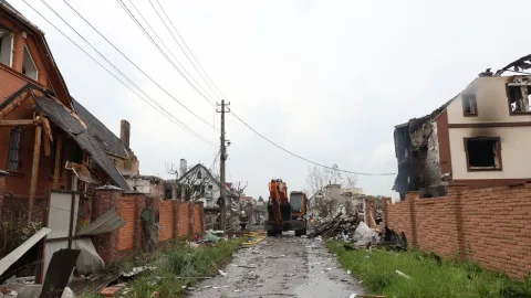 Entire streets destroyed: Kyiv Regional Military Administration shows aftermath of Sunday’s Russian attack on Markhalivka and Makariv. PHOTOS