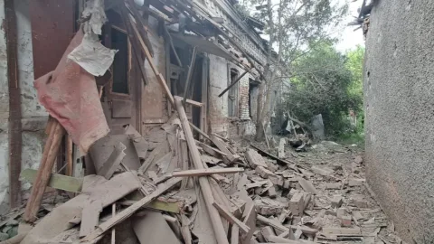 Russians attacked the Dnipro region: houses and cars were damaged, and a fire broke out