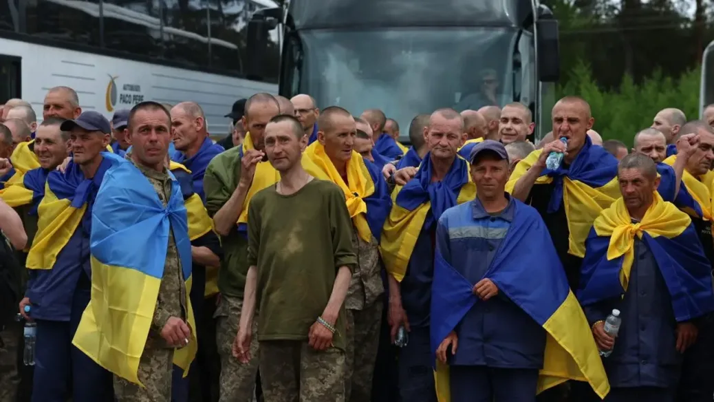 The second stage of the "1000 for 1000" prisoner exchange: 27 defenders of Mariupol have returned to Ukraine