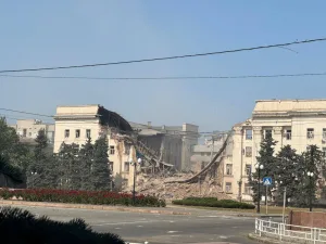 Russia launched a massive attack on Kherson, a bomb destroyed part of the regional administration building. Photo