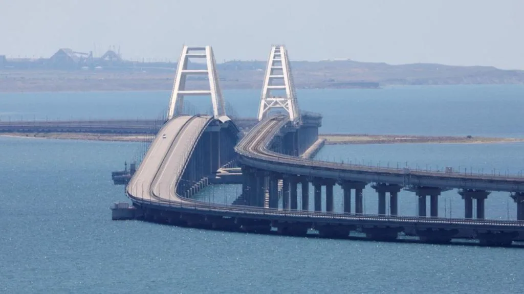 Russians block traffic on the Crimean bridge, claiming the second attack during a day
