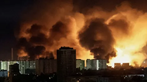 Kyiv in smoke: fires, destruction and falling debris in several districts after russian massive strike