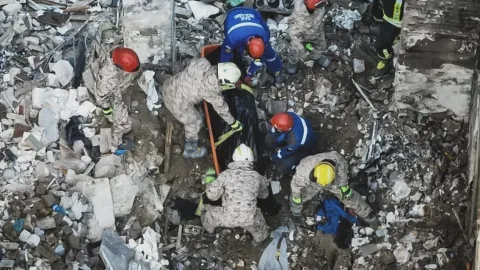 Death Toll from Russian Attack in Kyiv Rises to 26: 21 Bodies Found Under Rubble of Nine-Story Building