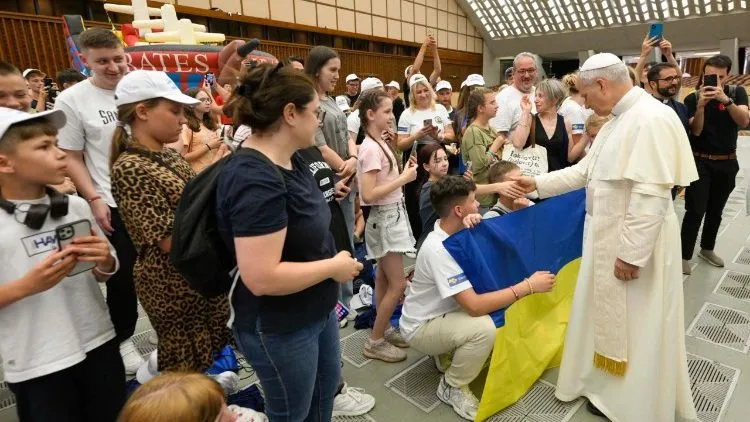 The Pope visited Ukrainian children at the Vatican – photos